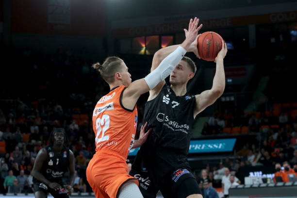 出了不俗的 出了不俗的